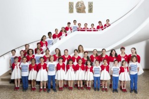 2015_foto_ufficiale_piccolo_coro_mariele_ventre_diretto_da_sabrina_simoni